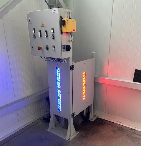 pulpit-sterowniczy-z-podświetlanym-logo-BIBUS-MENOS-i-Bucher-Unipektin_2